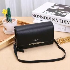 SALE✨NEW Black Faux Leather Crossbody 3 Pocket Zipper Shoulder Bag